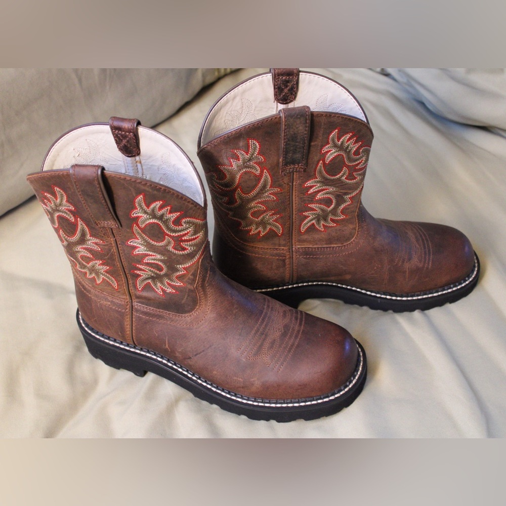 Ariat “fatbaby” boots. Size 9. Brown, red, yellow